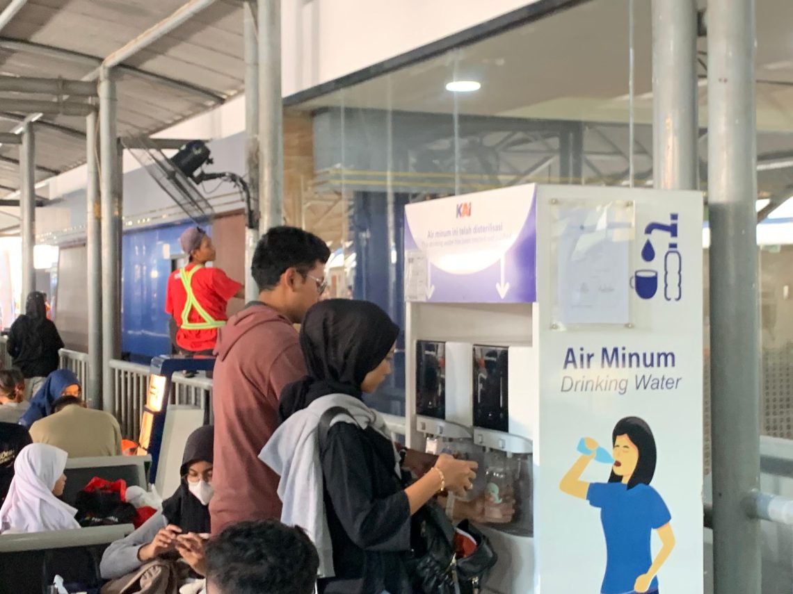 Stasiun di Daop 8 Surabaya Dilengkapi Water Station, Layanan Isi Ulang Air Minum Gratis 1 Daop 8 Surabaya