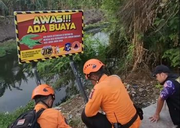 papan peringatan