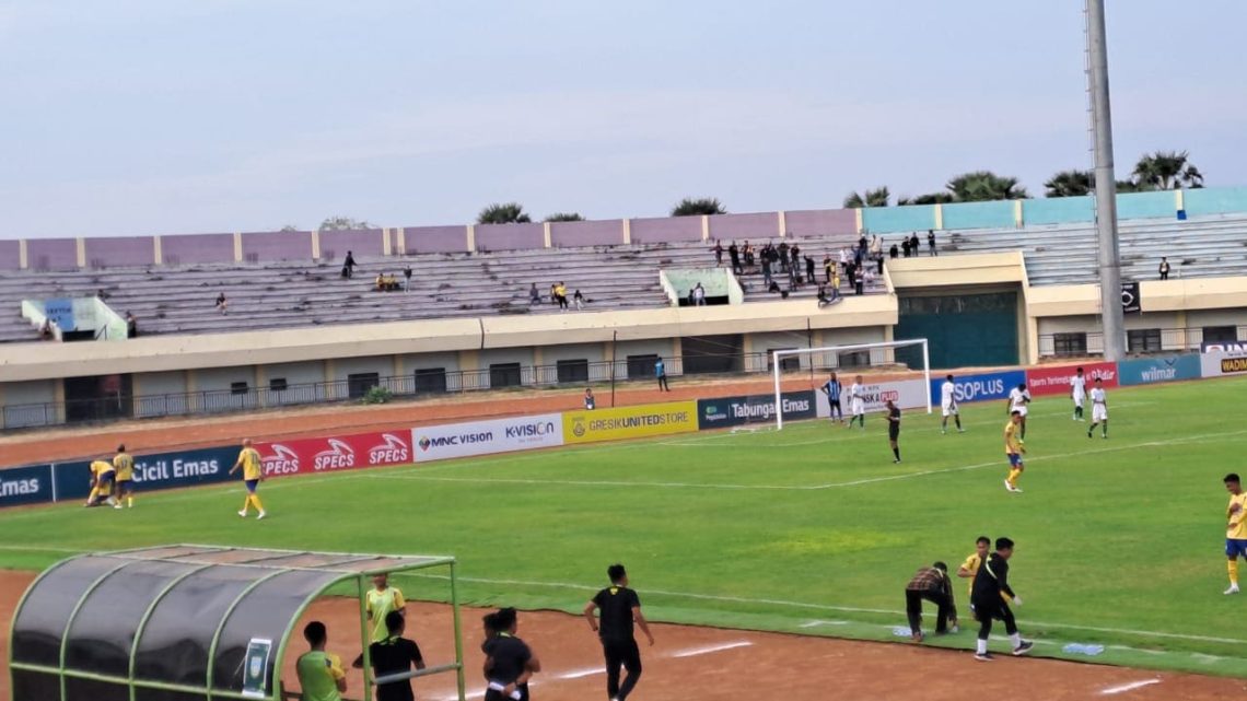 Gresik United.