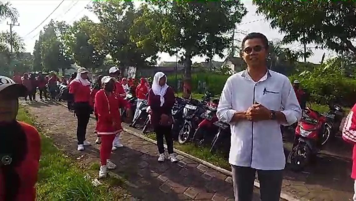 Kades Antoni Mendadak Batalkan Acara, Ratusan Emak-Emak Kecewa Gagal Senam Dukung Paslon Hendy-Firjaun di Semboro 1 Hendy-Firjaun.