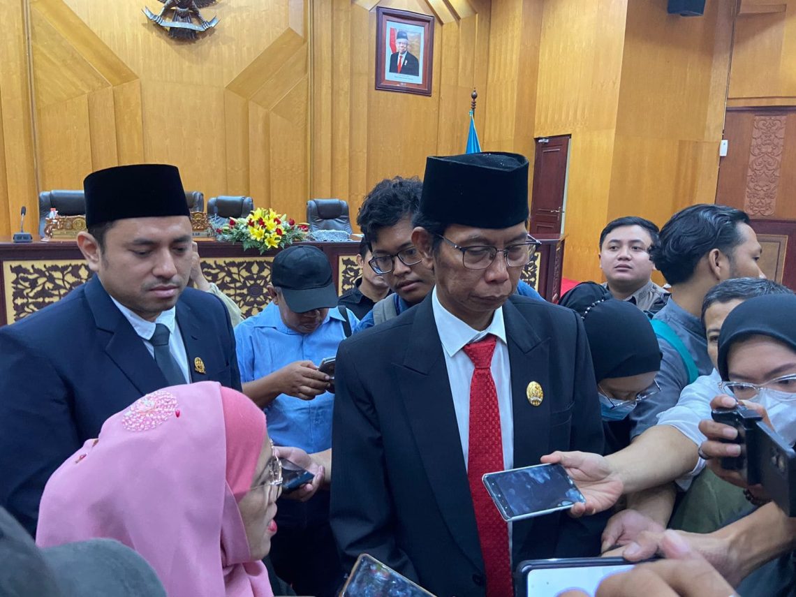 Usai Pelantikan, Ketua DPRD Surabaya Berharap Anggota Muda Beri Warna Baru 1 DPRD Surabaya.