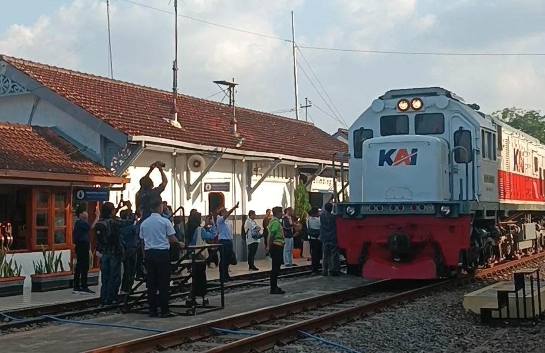 KAI Commuter Catat Peningkatan Volume Pengguna Dhoho-Penataran dan Supas Pasca Penambahan Gerbong 1 Commuter Line Dhoho-Penataran