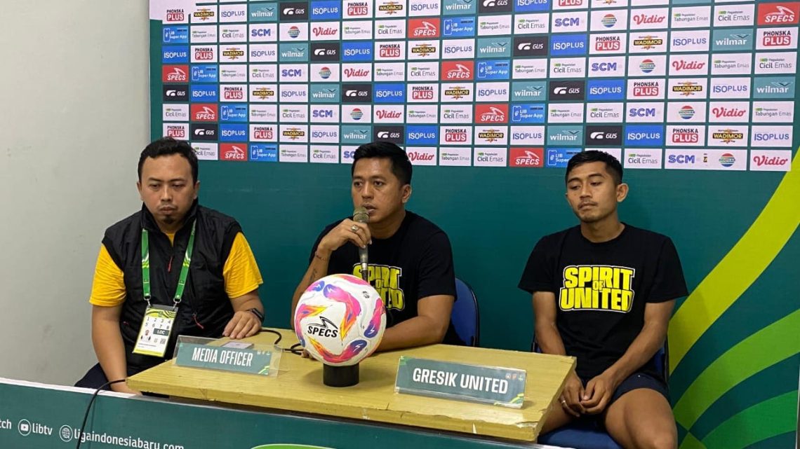 Pelatih Gresik United.