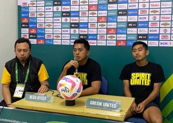 Pelatih Gresik United.