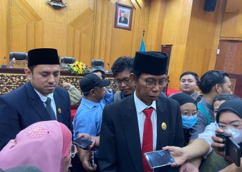 Ketua DPRD Surabaya
