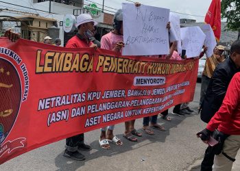 KPU Jember Didatangi Massa Buntut dari Salah Satu Paslon Tak Hadiri Kampanye Damai Pilkada 2024 7 KPU Jember