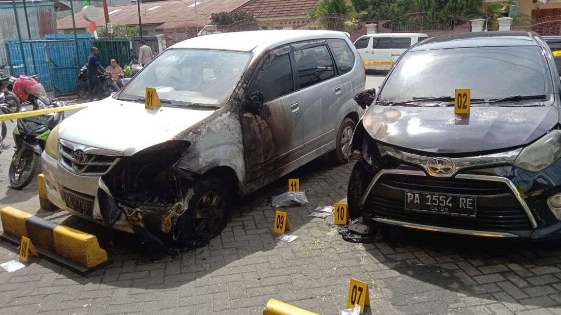 Kantor Redaksi Jujur Bicara di Kota Jayapura Dilempari Bom Molotov, 2 Mobil Gosong 1 Kantor Redaksi Jujur Bicara (Jubi)