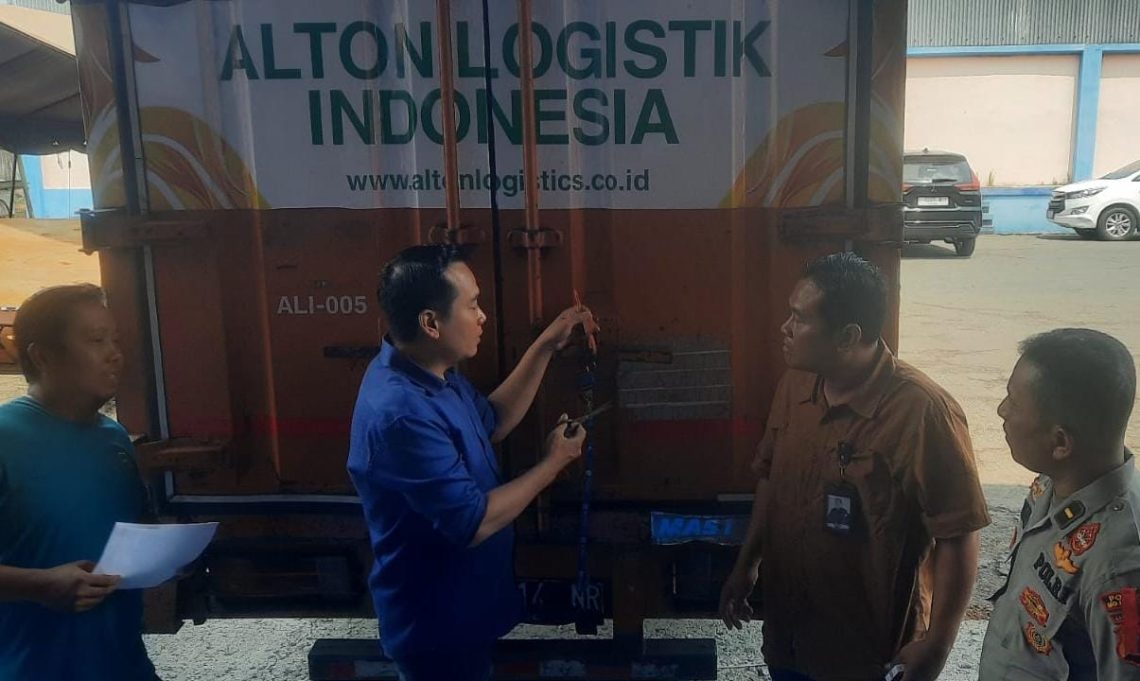 Surat Suara Pilkada Mojokerto 2024 Butuh Waktu Sortir dan Lipat Dua Pekan 1 Pilkada Mojokerto