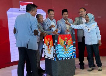 KPU Jatim Luncurkan Data Center, Pantau Pemungutan Suara Pilkada Serentak 2024 dari Lantai 23 di Surabaya 1 Data Center.