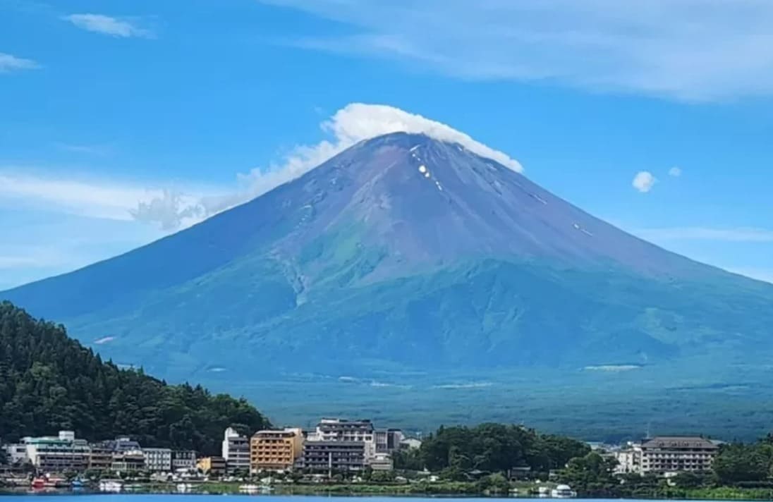 Rekor Salju Turun Terlambat di Gunung Fuji: Indikator Krisis Iklim dan Dampaknya di Dunia Pariwisata Jepang 1 Gunung Fuji.