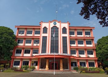 Jalur prestasi.