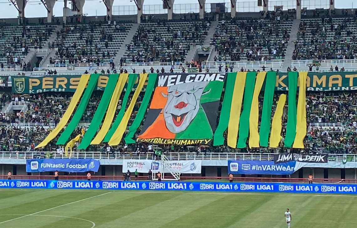 Bonek dan The Jak Kompak, Pelatih Persebaya Surabaya: Kemesraan Suporter di Luar Ekspektasi 1 Bonek dan The Jak.