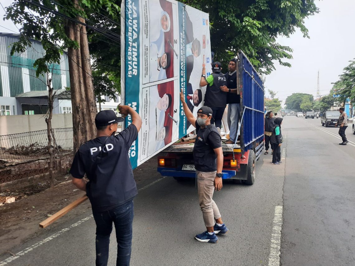 Alat Peraga Kampanye di 4.200 Titik di Mojokerto Ditertibkan 1 APK Mojokerto