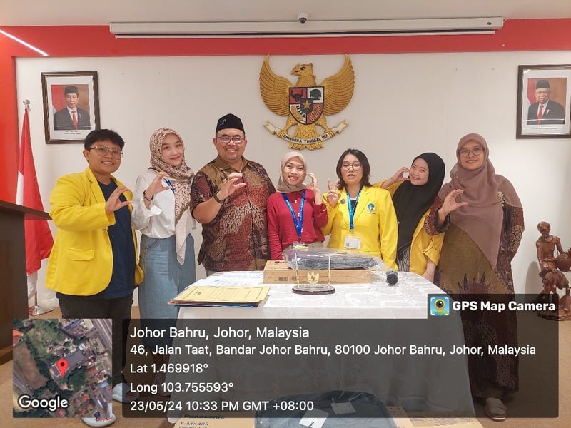 Dosen UM di Malaysia.