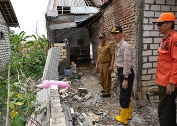 Angin puting beliung.