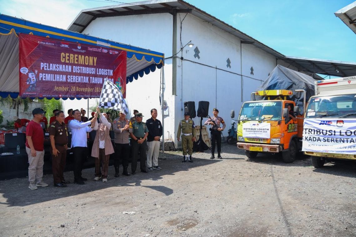 KPU Jember Mulai Distribusi Logistik Pilkada 2024, Ada Satu Titik Lokasi Pakai Jasa Kuda 1 Distribusi logistik.