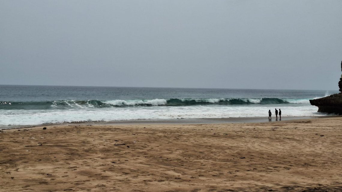Serba Ada, Pantai Nganteb Gedangan Malang Suguhkan Keindahan Alam hingga Wisata Religi 1 Pantai Nganteb.