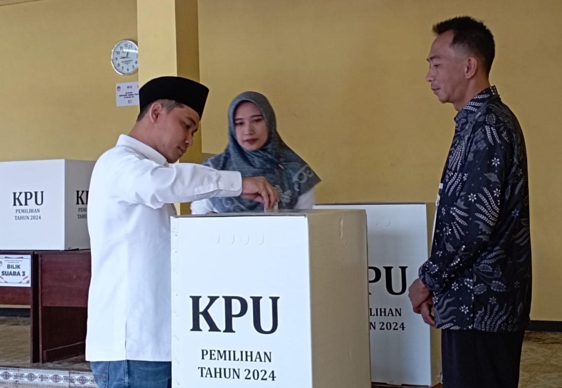 Pilkada Mojokerto 2024: Mubarok Unggul di TPS Tempat Gus Barra Nyoblos 5 Gus Barra