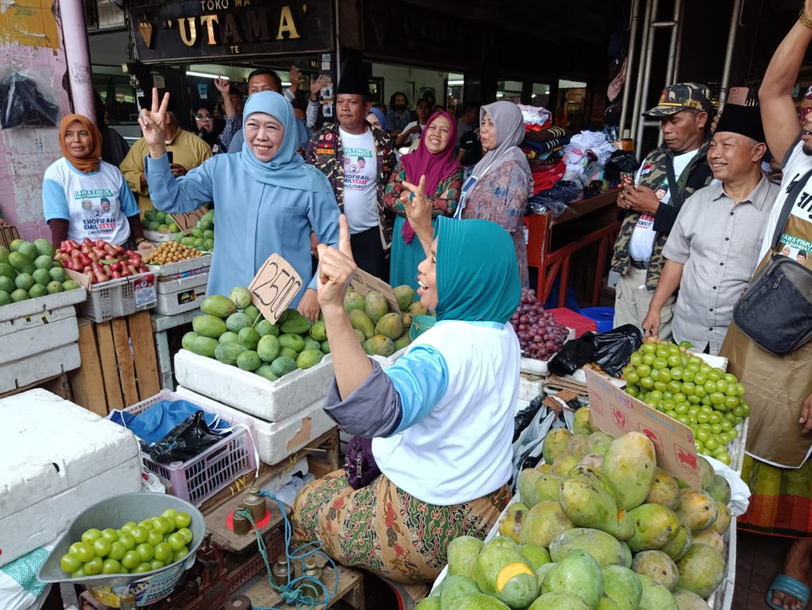 Khofifah Ingatkan Relawan untuk Tetap Kerja Keras dan Waspada Meski Elektabilitas Tinggi 1 Khofifah Indar Parawansa