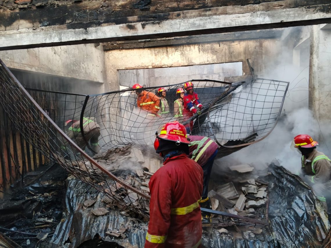Muncul Letusan Kembang Api di Kebakaran Pasar Dampit, Empat Toko dan Lima Lapak Hangus 1 Pasar Dampit