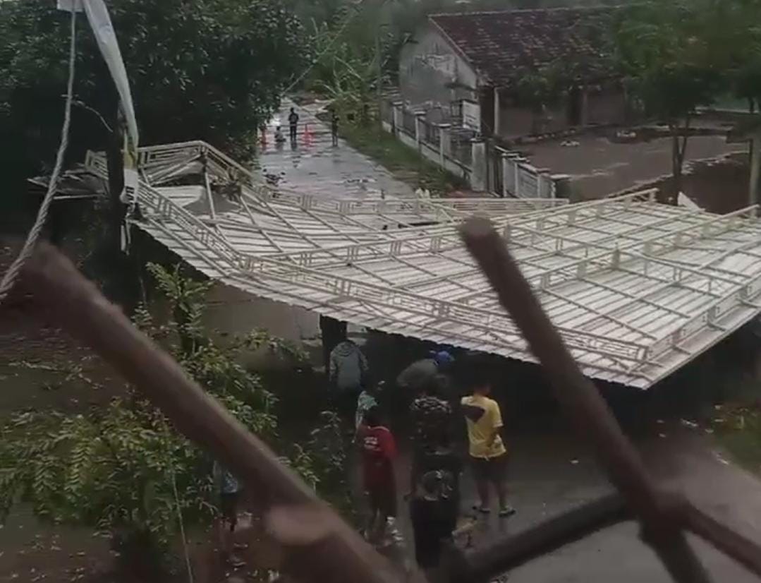 Tiga Titik Lokasi di Kabupaten Mojokerto Disapu Angin Kencang, Warung dan Rumah Rusak 1 Rumah Mojokerto