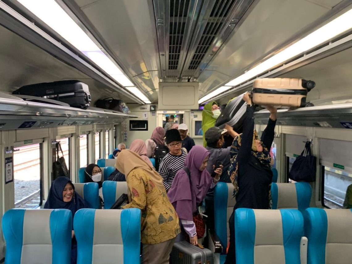 Tiket Kereta Api Edisi Natal dan Tahun Baru 2025 Mulai Bisa Dibeli 1 Tiket Nataru