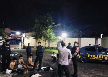 Dugaan Hendak Tawuran, Tiga Pesilat di Jember Bawa Sajam Diamankan Polisi 5 Pesilat di Jember.