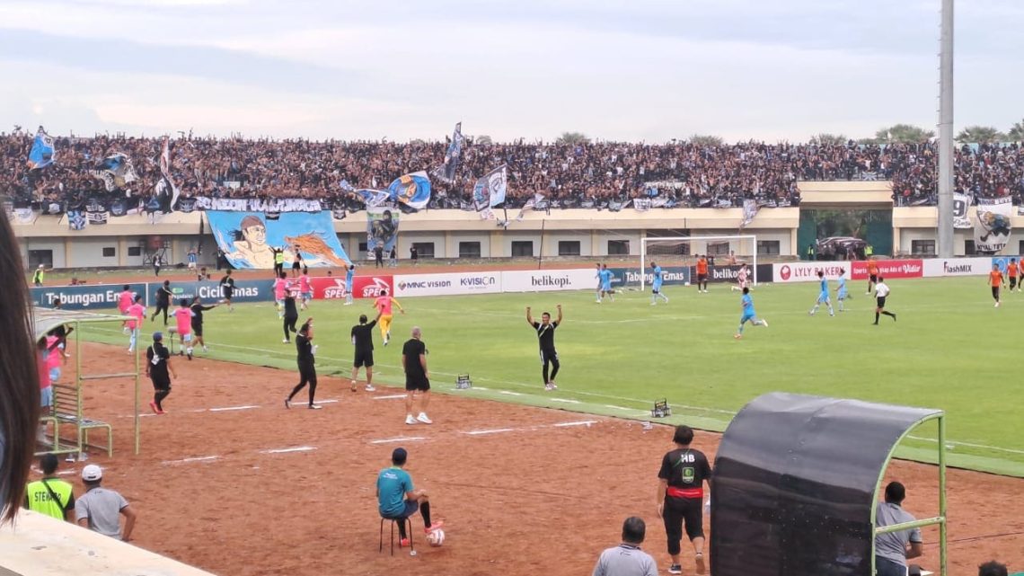 Stadion Tuban Sport Centre (TSC) yang menjadi home base klub Liga 2 Persela Lamongan saat menjamu Persibo Bojonegoro. (Foto: Mochamad Abdurrochim/Tugu Jatim)