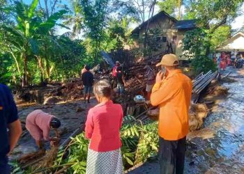 Banjir bandang.