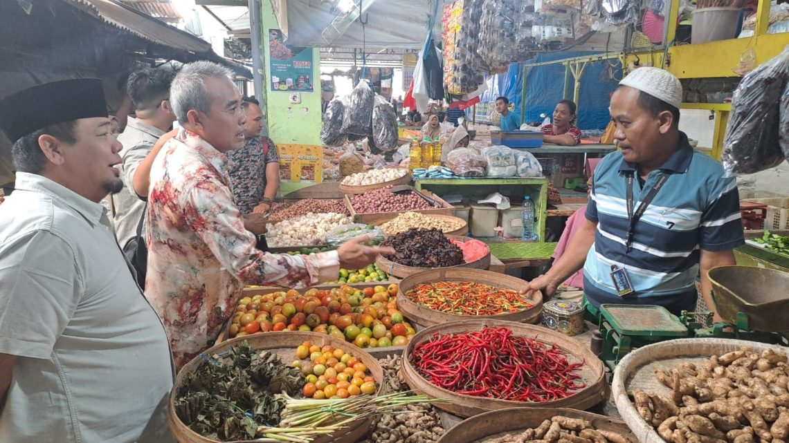 Harga bahan pokok.