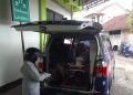 Jenazah mengapung.