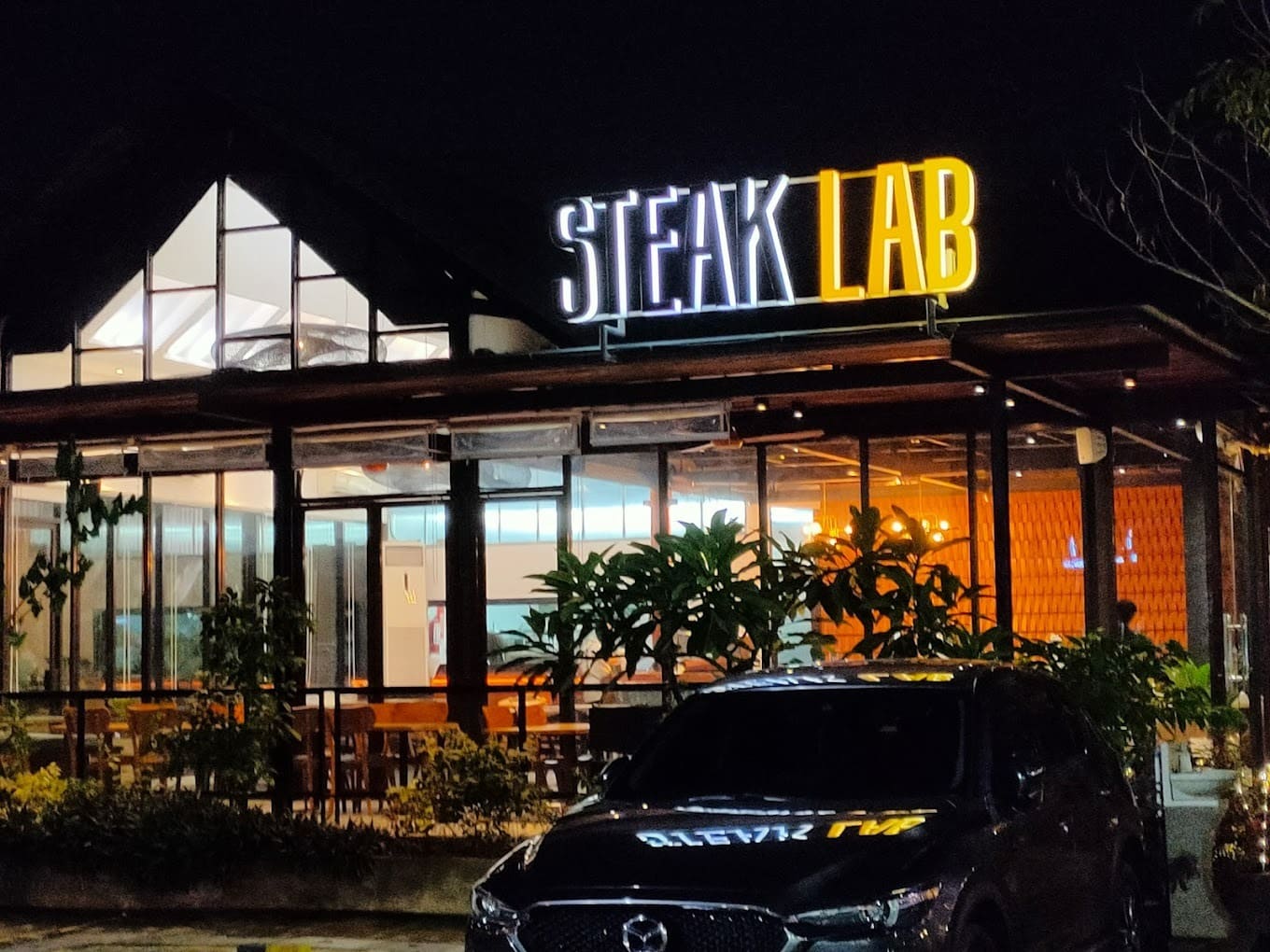 Restoran steak Surabaya.