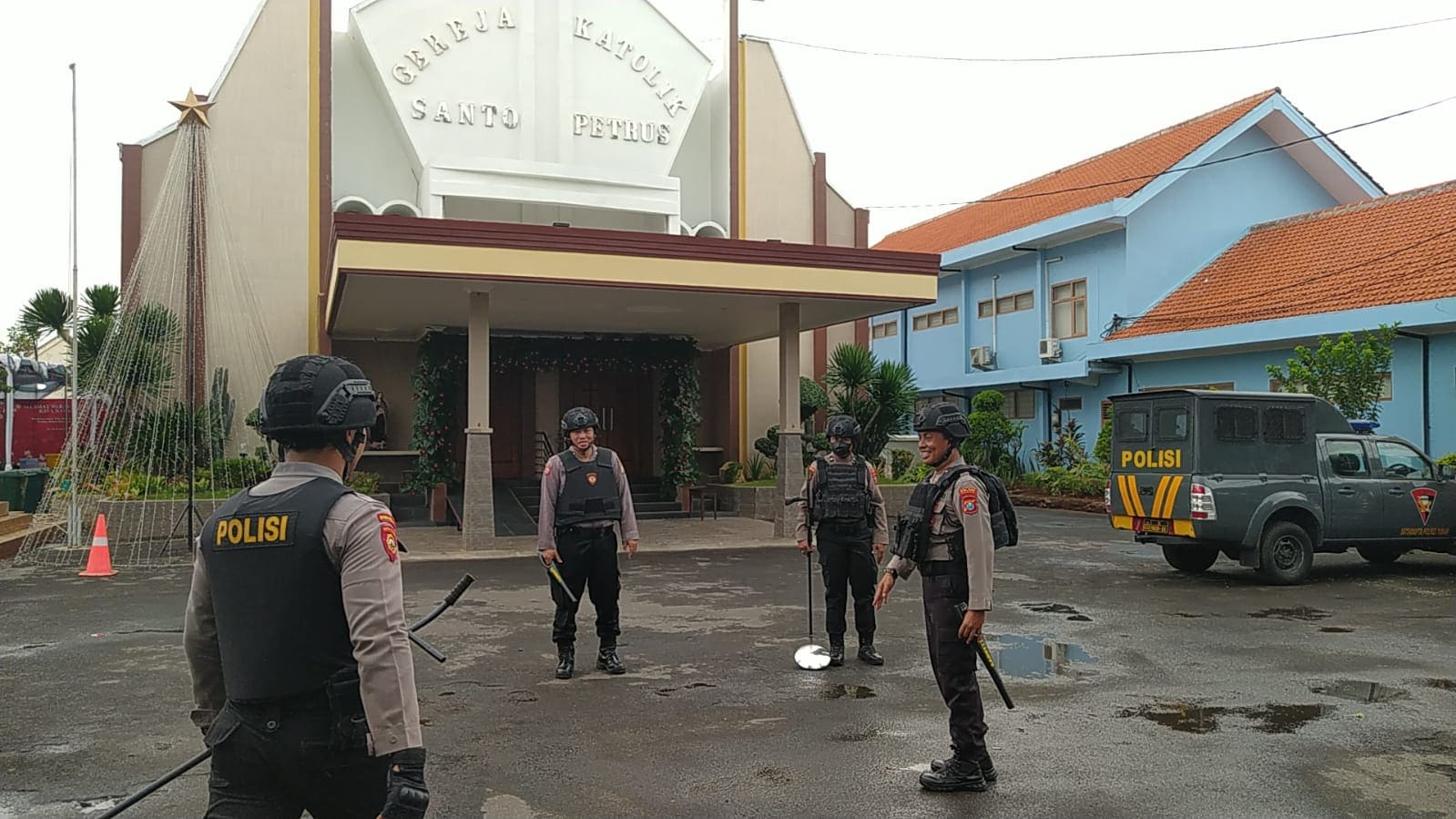 Polres Tuban Pastikan Ibadah Natal 2024 Aman: Sterilisasi Gereja Dilakukan dengan Cermat 2 Natal 2024 di Tuban.