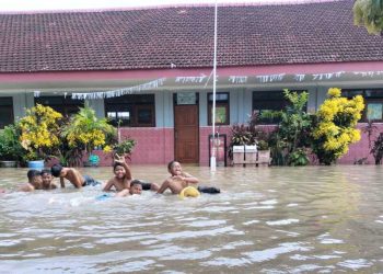 Banjir.