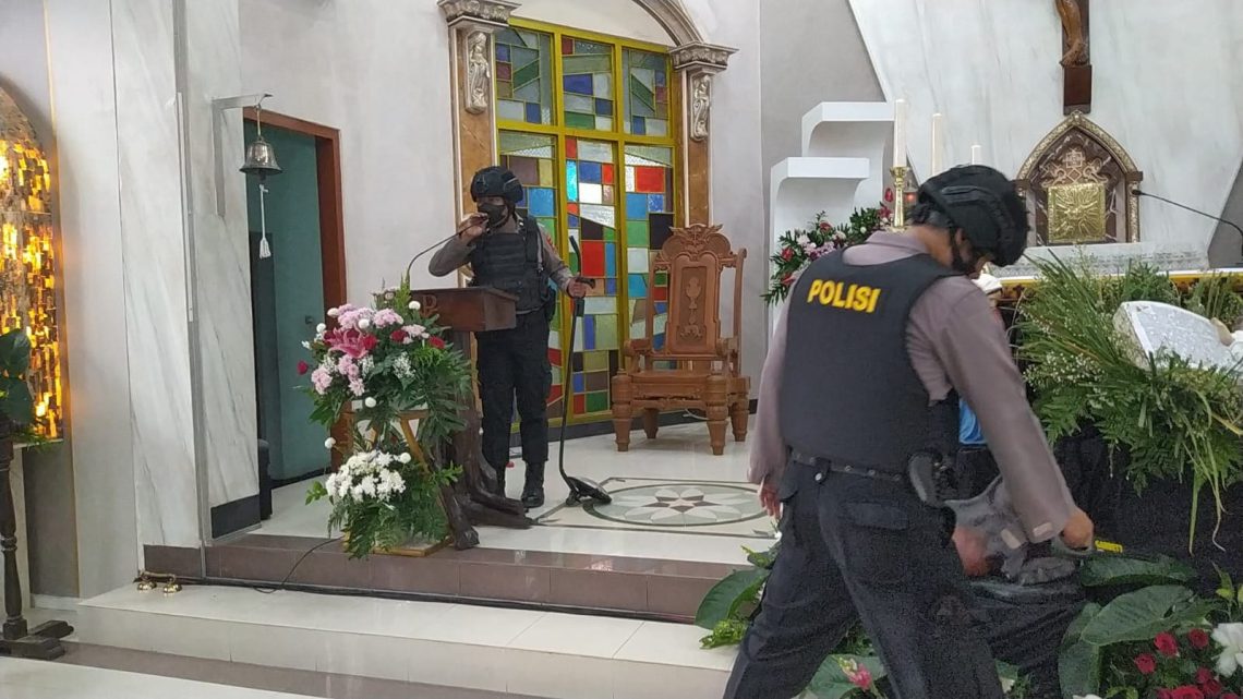 Polres Tuban Pastikan Ibadah Natal 2024 Aman: Sterilisasi Gereja Dilakukan dengan Cermat 1 Natal.