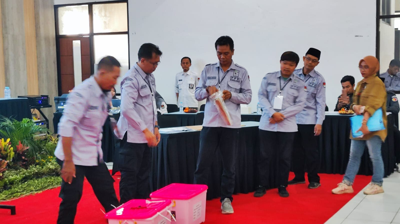 Rapat terbuka rekapitulasi di Tuban. 