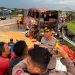 Bus pariwisata vs truk.