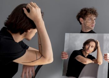 10 Tanda Kamu Berhadapan dengan Orang Narcissistic Personality Disorder, Kepribadian yang Terkenal Egois dan Kurang Empati 1 Narcissistic personality disorder.