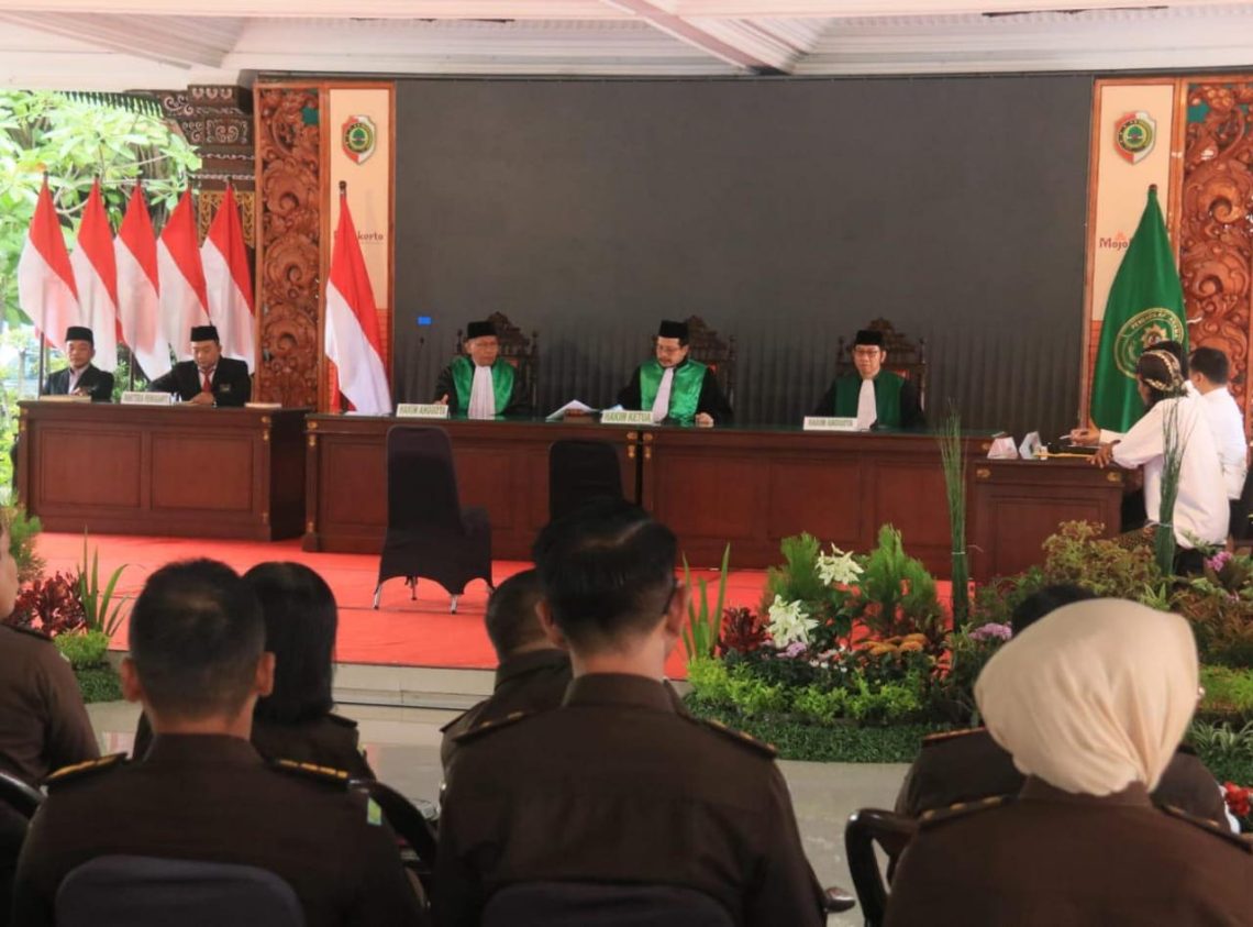Sidang perwalian anak.
