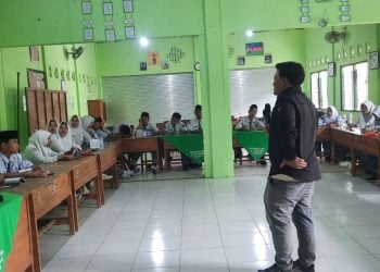 Pemberian Materi Pemanfaatan AI