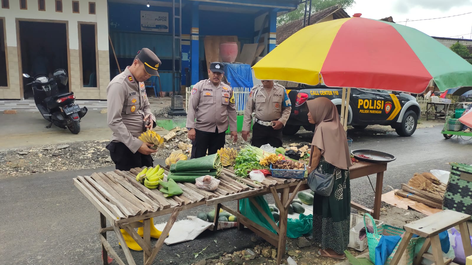 Warga Perlahan Kembali Beraktivitas Pasca Tiga Hari Banjir Luapan Kali Kening Tuban 3 Banjir Tuban 2