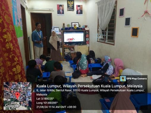 Lewat Psikoedukasi, KKN Internasional Mahasiswa Fakultas Psikologi UM Menginspirasi Cita-Cita Anak Bangsa di Malaysia 3 Mahasiswa Fakultas Psikologi UM di Malaysia.