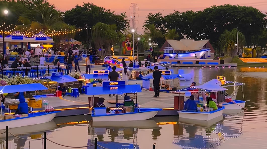 Catat! Jadwal Floating Market Surabaya, Bazar Terapung Unik Isi Liburan Akhir Tahun sambil Kulineran di Atas Air 1 Floating Market Surabaya.