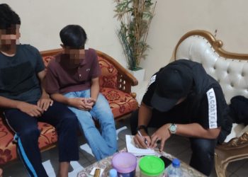 Pengeroyokan di minimarket.