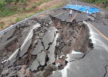 Kondisi Longsor Parah Kelok Sembilan Jalur Lintas Selatan Malang