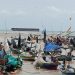 Perahu Nelayan Terpaksa Berlindung di Sisi Timur Terminal Tuban dari Gempuran Ombak Cuaca Ekstrem 8 Perahu nelayan