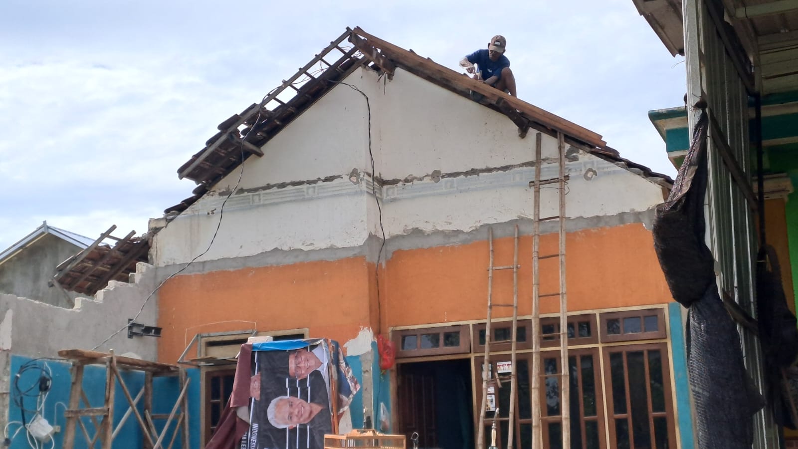 Puluhan Rumah Rusak Akibat Angin Puting Beliung Terjang Tuban 2 puting beliung