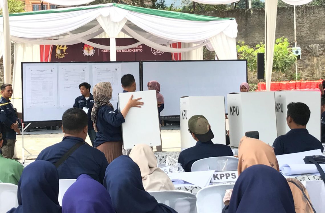 Rekapitulasi Surat Suara KPU Kabupaten Mojokerto Dijadwalkan Sehari Rampung 1 Rekapitulasi Tingkat Kabupaten Mojokerto