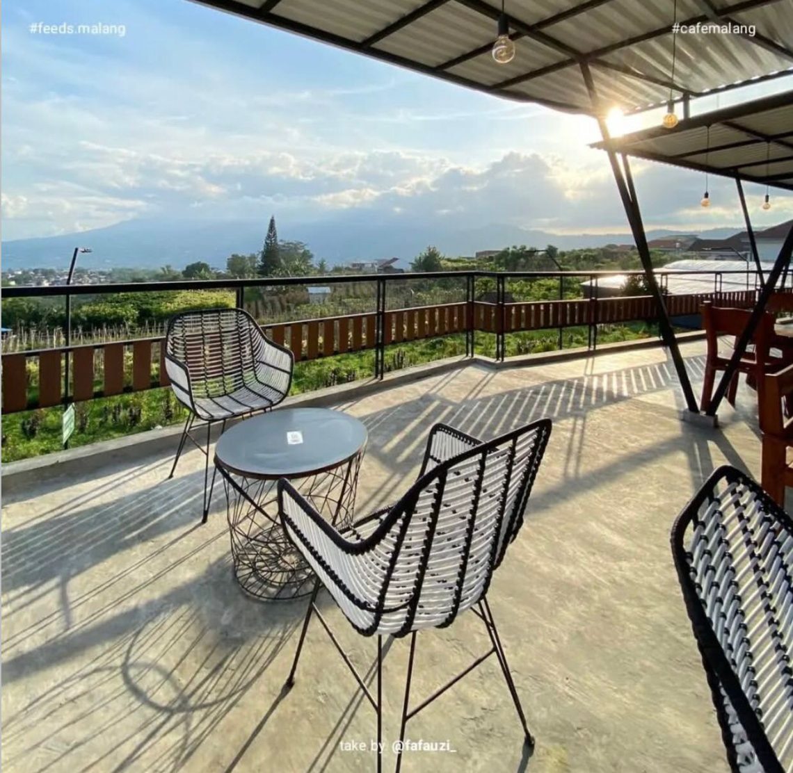 Cafe Rumagunung Batu: Tempat Nongkrong Asik Dengan Panorama Pegunungan dan City Light 1 Cafe Rumagunung Batu