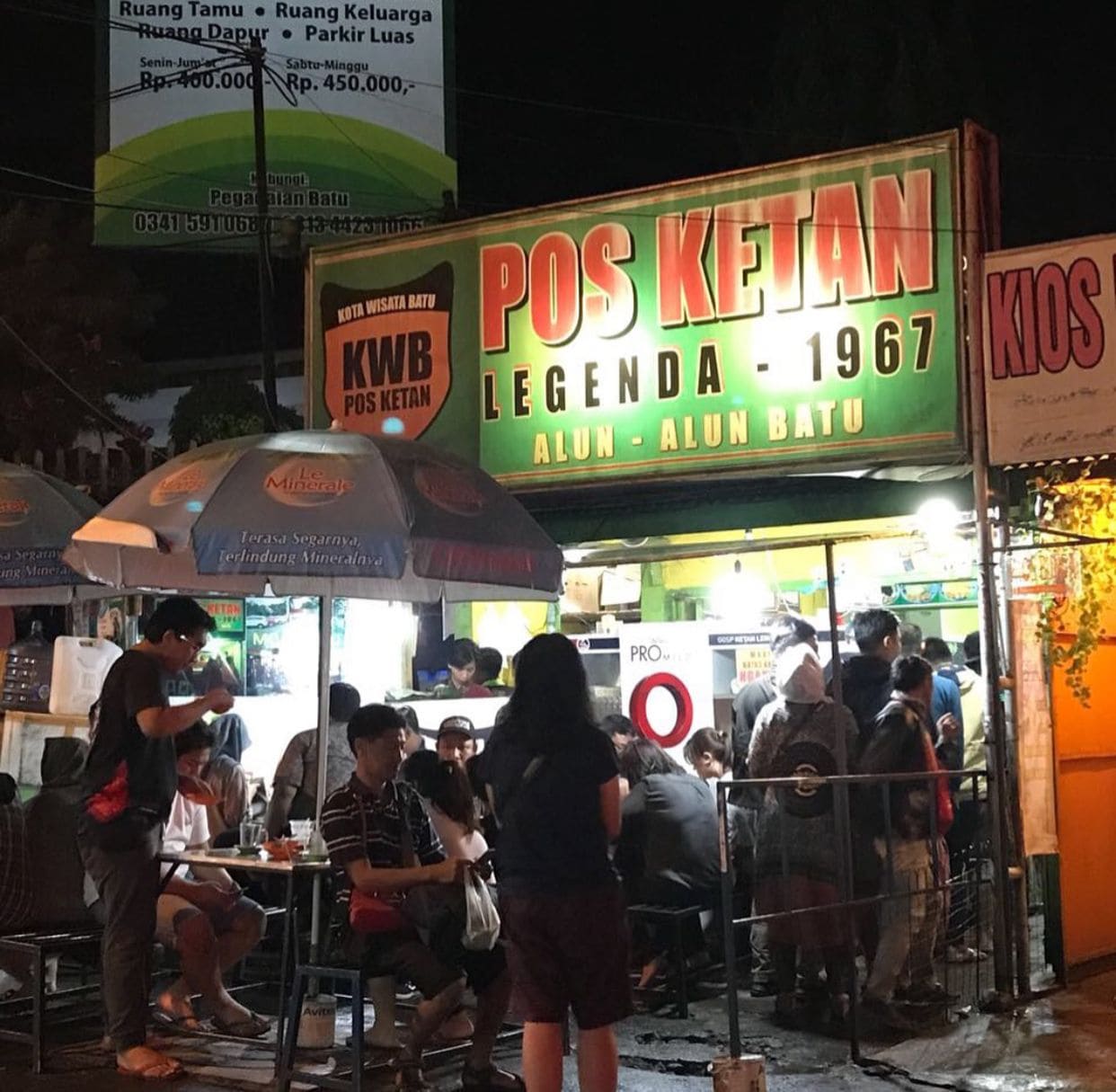 Kuliner malam murah di Alun-Alun Batu.